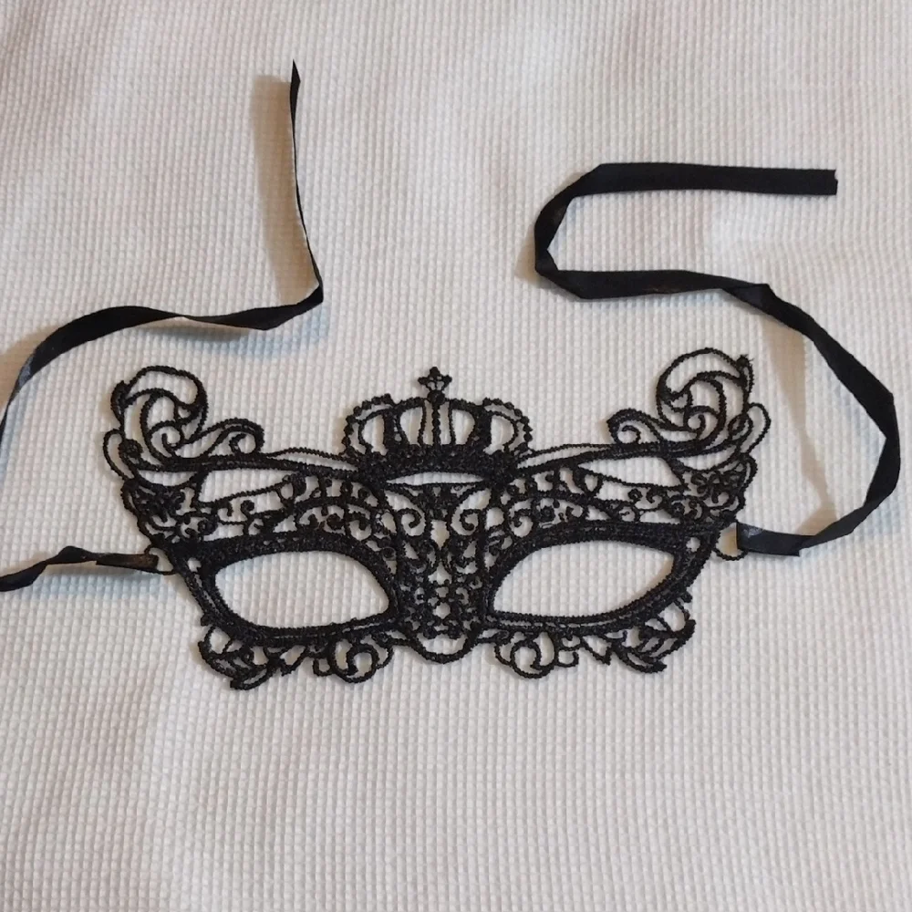 Elegant Black Lace Masquerade Mask